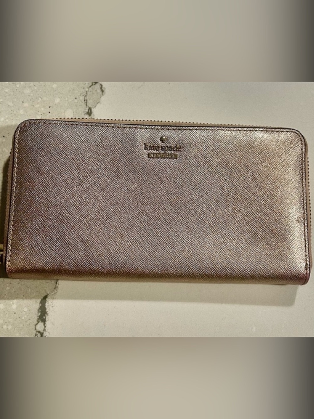 ••EUC Kate spade New York Cameron Large
Continental Wallet In Saffiano leather